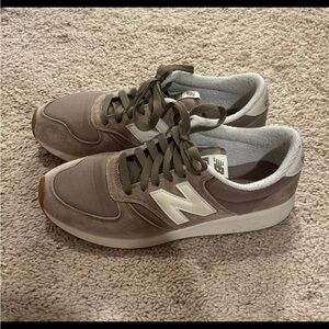 Classic Womens New Balance 420s